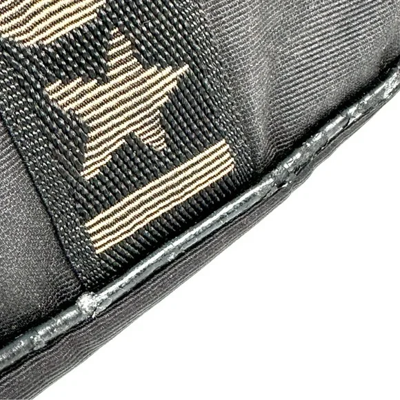 Authentic Fendi Black Roma Tote - Canvas and nylon- very good preloved condition - Picture 10 of 13